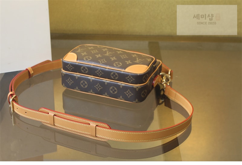 Louis Vuitton 루이비통 아카이브 닐 크로스백 모노그램 M14016 모노그램 Bag 2번 이미지