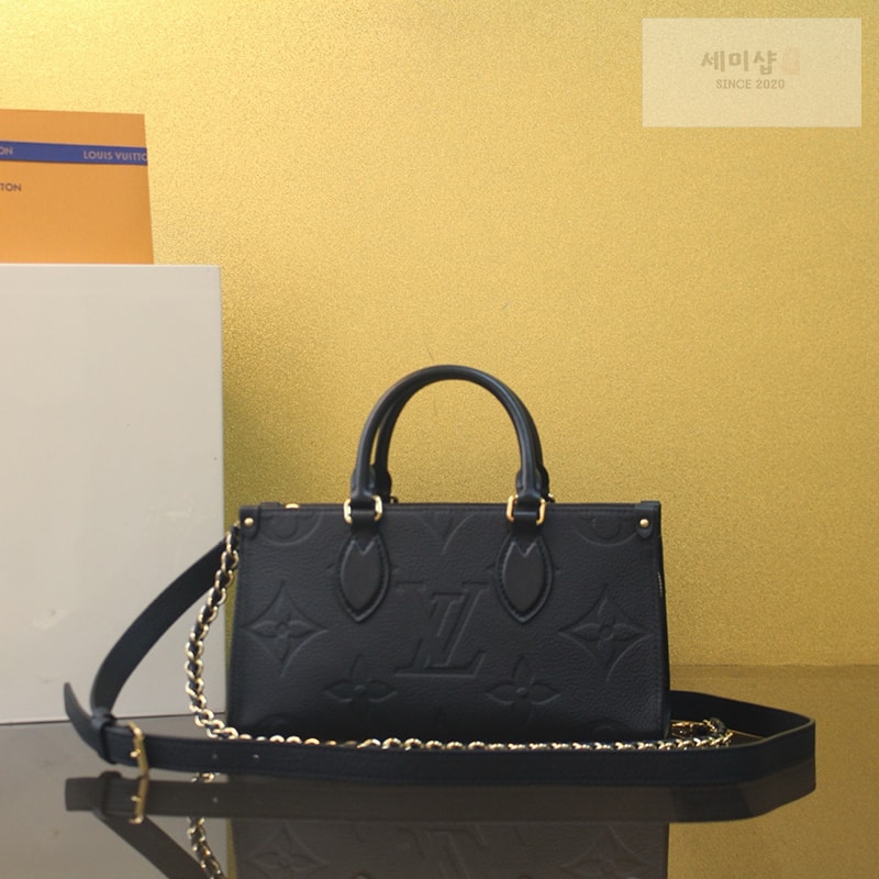 Louis Vuitton 루이비통 온더고 이스트 웨스트 모노그램 앙프렝뜨 M23640 블랙 Bag 2번 이미지