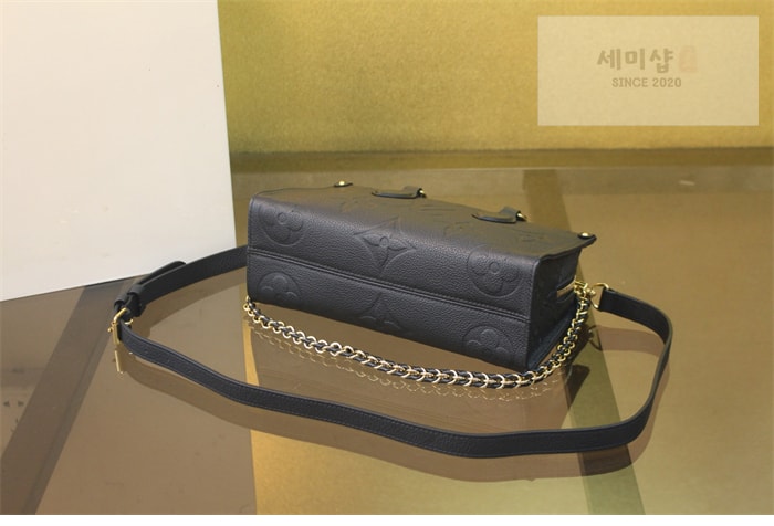 Louis Vuitton 루이비통 온더고 이스트 웨스트 모노그램 앙프렝뜨 M23640 블랙 Bag 8번 이미지