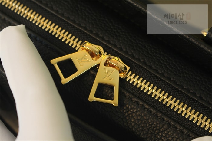 Louis Vuitton 루이비통 온더고 이스트 웨스트 모노그램 앙프렝뜨 M23640 블랙 Bag 9번 이미지