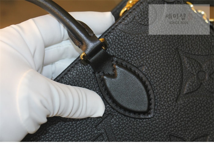 Louis Vuitton 루이비통 온더고 이스트 웨스트 모노그램 앙프렝뜨 M23640 블랙 Bag 5번 이미지