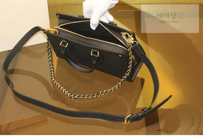 Louis Vuitton 루이비통 온더고 이스트 웨스트 모노그램 앙프렝뜨 M23640 블랙 Bag 10번 이미지