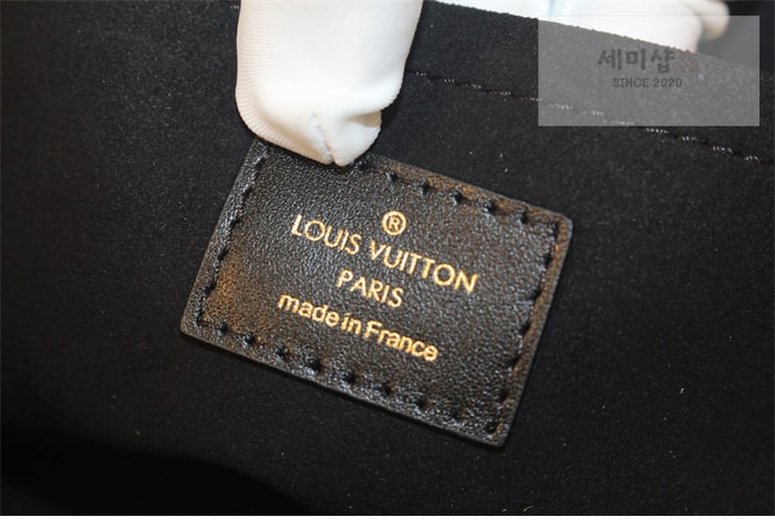 Louis Vuitton 루이비통 온더고 이스트 웨스트 모노그램 앙프렝뜨 M23640 블랙 Bag 7번 이미지
