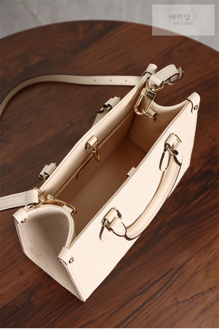 Louis Vuitton 루이비통 온더고 토트백 PM 앙프렝뜨 모노그램 M46569 크림 Bag 3번 이미지