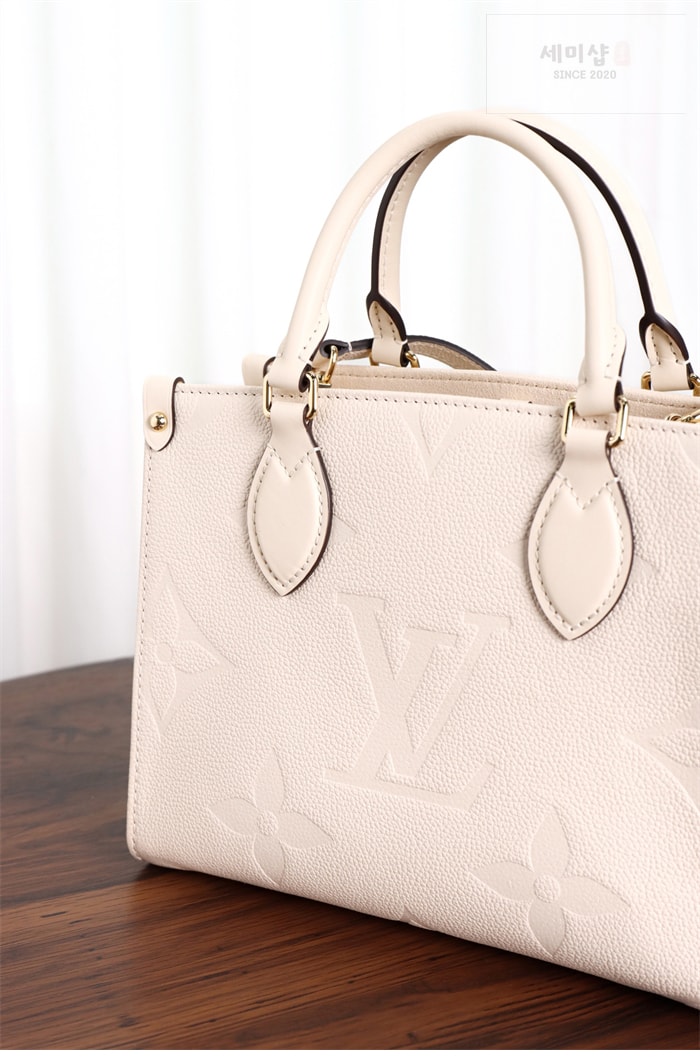 Louis Vuitton 루이비통 온더고 토트백 PM 앙프렝뜨 모노그램 M46569 크림 Bag 10번 이미지
