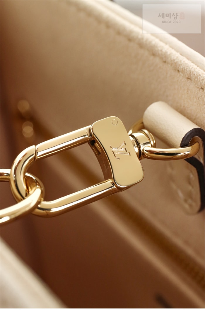 Louis Vuitton 루이비통 온더고 토트백 PM 앙프렝뜨 모노그램 M46569 크림 Bag 15번 이미지