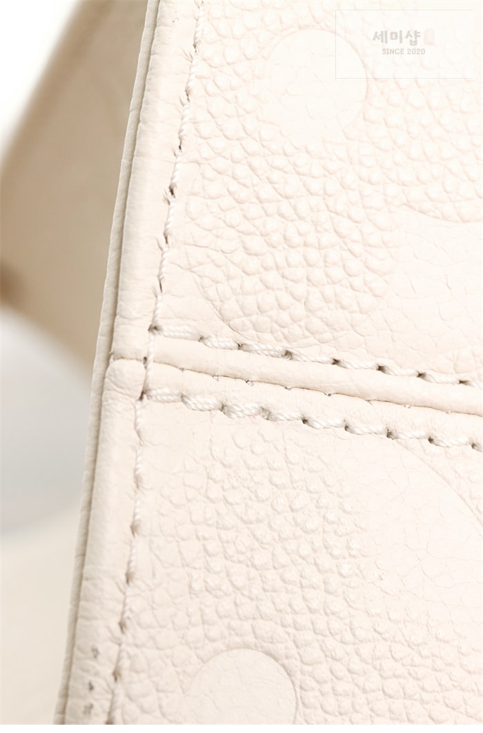 Louis Vuitton 루이비통 온더고 토트백 PM 앙프렝뜨 모노그램 M46569 크림 Bag 16번 이미지