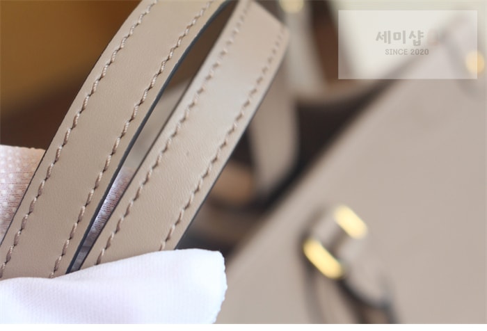 Louis Vuitton 루이비통 온더고 MM 앙프렝뜨 모노그램 M45607 갈렛 Bag 4번 이미지