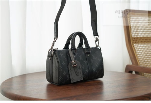 Louis Vuitton 루이비통 이클립스 모노그램 리버스 키폴 반둘리에 25 M46271 이클립스 모노그램 Bag 11번 이미지