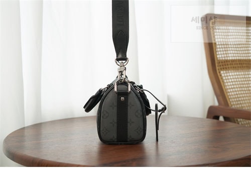 Louis Vuitton 루이비통 이클립스 모노그램 리버스 키폴 반둘리에 25 M46271 이클립스 모노그램 Bag 16번 이미지