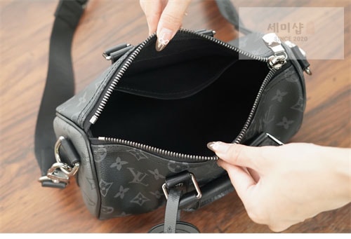 Louis Vuitton 루이비통 이클립스 모노그램 리버스 키폴 반둘리에 25 M46271 이클립스 모노그램 Bag 8번 이미지