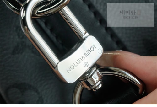 Louis Vuitton 루이비통 이클립스 모노그램 리버스 키폴 반둘리에 25 M46271 이클립스 모노그램 Bag 13번 이미지