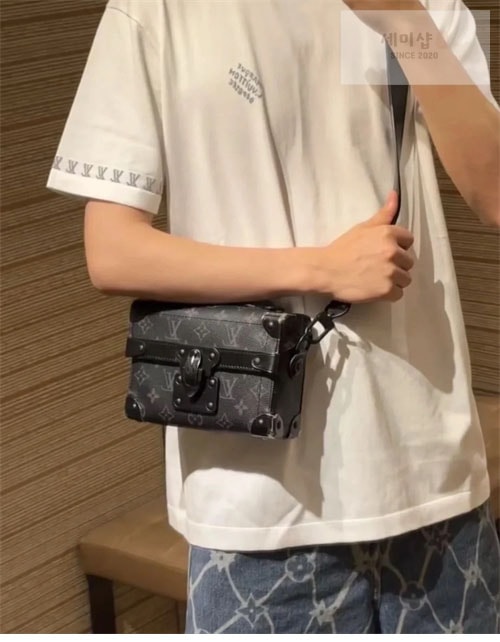 Louis Vuitton 루이비통 이클립스 모노그램 소울 트렁크 백 M11743 이클립스 모노그램 Bag 4번 이미지