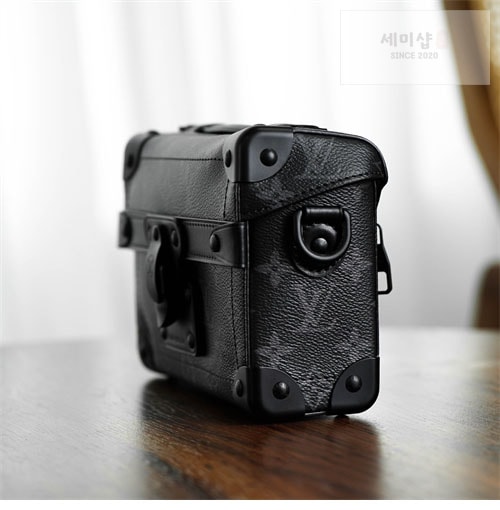 Louis Vuitton 루이비통 이클립스 모노그램 소울 트렁크 백 M11743 이클립스 모노그램 Bag 7번 이미지