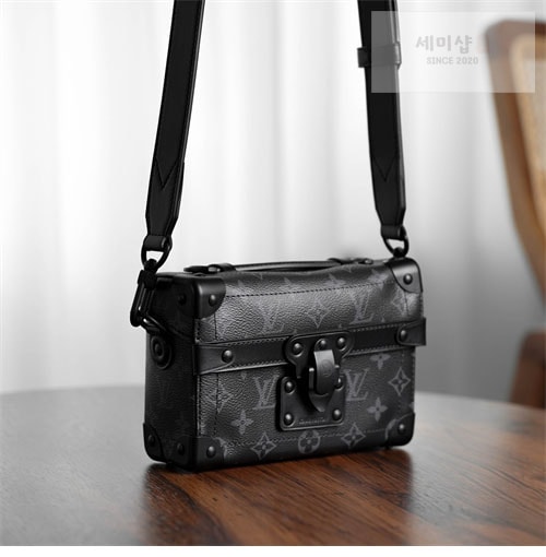 Louis Vuitton 루이비통 이클립스 모노그램 소울 트렁크 백 M11743 이클립스 모노그램 Bag 15번 이미지