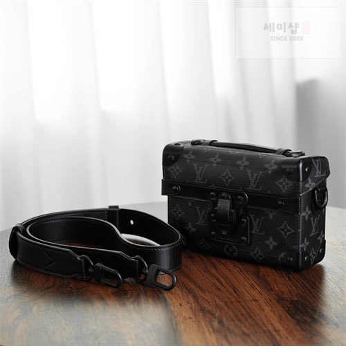 Louis Vuitton 루이비통 이클립스 모노그램 소울 트렁크 백 M11743 이클립스 모노그램 Bag 19번 이미지