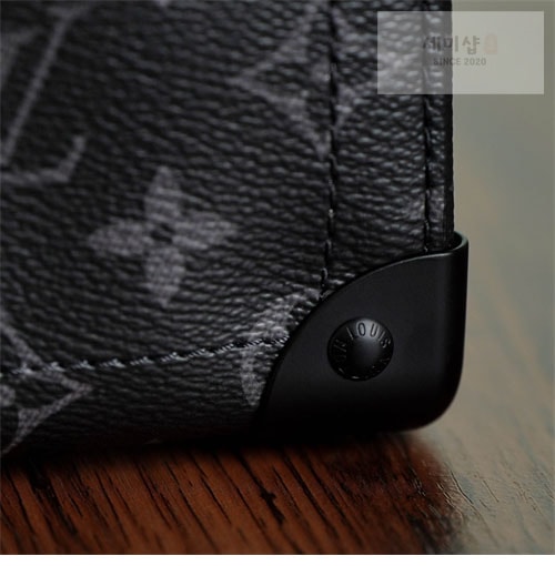 Louis Vuitton 루이비통 이클립스 모노그램 소울 트렁크 백 M11743 이클립스 모노그램 Bag 16번 이미지