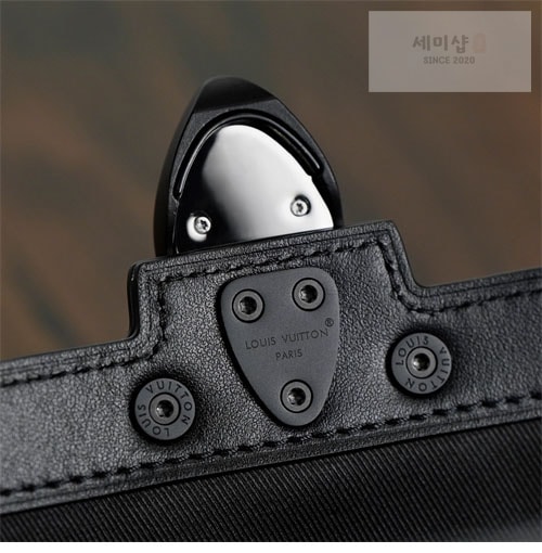Louis Vuitton 루이비통 이클립스 모노그램 소울 트렁크 백 M11743 이클립스 모노그램 Bag 21번 이미지