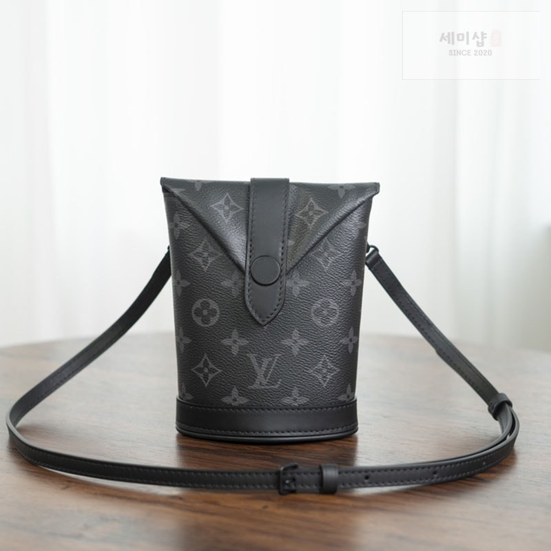 Louis Vuitton 루이비통 이클립스 모노그램 엔벨로프 파우치 M11613 이클립스 모노그램 Bag 9번 이미지