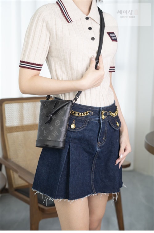 Louis Vuitton 루이비통 이클립스 모노그램 엔벨로프 파우치 M11613 이클립스 모노그램 Bag 1번 이미지