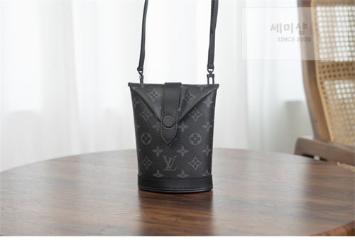 Louis Vuitton 루이비통 이클립스 모노그램 엔벨로프 파우치 M11613 이클립스 모노그램 Bag 5번 이미지