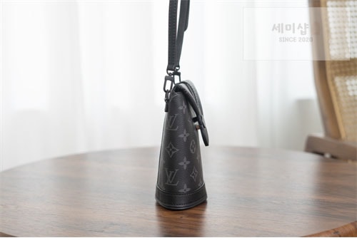 Louis Vuitton 루이비통 이클립스 모노그램 엔벨로프 파우치 M11613 이클립스 모노그램 Bag 6번 이미지