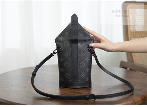 Louis Vuitton 루이비통 이클립스 모노그램 엔벨로프 파우치 M11613 이클립스 모노그램 Bag 7번 이미지