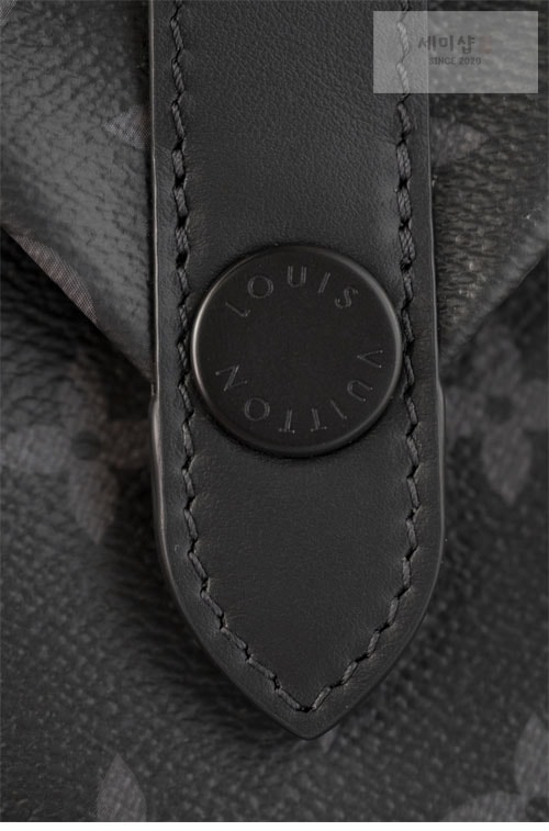 Louis Vuitton 루이비통 이클립스 모노그램 엔벨로프 파우치 M11613 이클립스 모노그램 Bag 13번 이미지