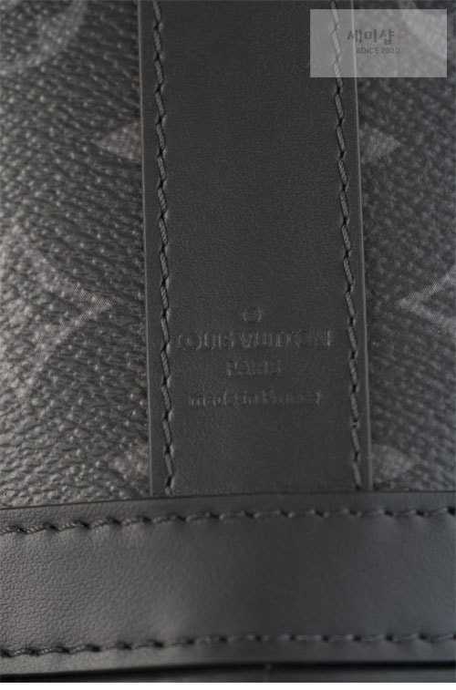 Louis Vuitton 루이비통 이클립스 모노그램 엔벨로프 파우치 M11613 이클립스 모노그램 Bag 17번 이미지
