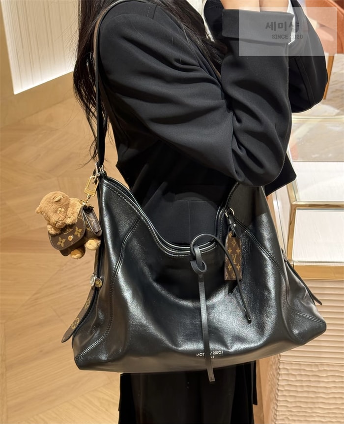 Louis Vuitton 루이비통 캐리올 카고 MM M25143 블랙 Bag 8번 이미지