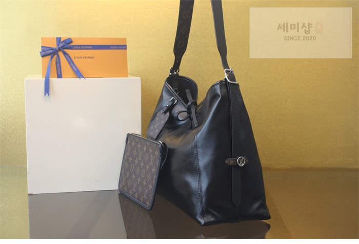 Louis Vuitton 루이비통 캐리올 카고 MM M25143 블랙 Bag 5번 이미지