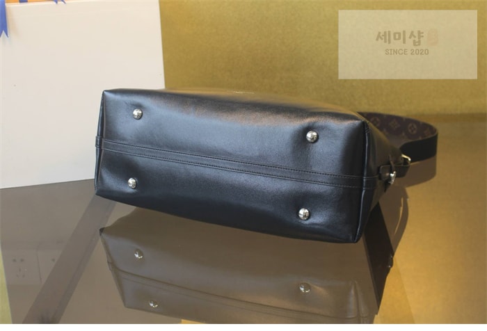 Louis Vuitton 루이비통 캐리올 카고 MM M25143 블랙 Bag 9번 이미지
