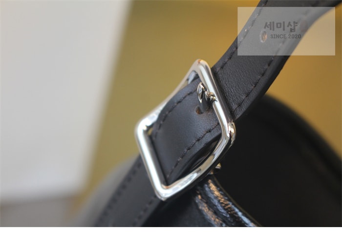 Louis Vuitton 루이비통 캐리올 카고 MM M25143 블랙 Bag 4번 이미지
