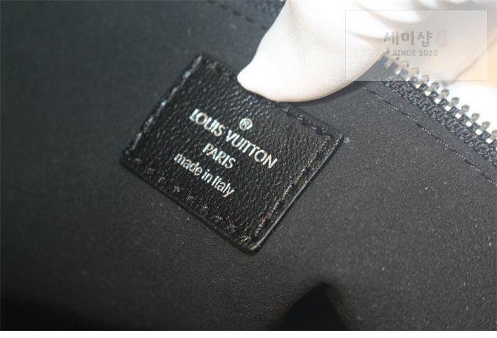 Louis Vuitton 루이비통 캐리올 카고 MM M25143 블랙 Bag 11번 이미지