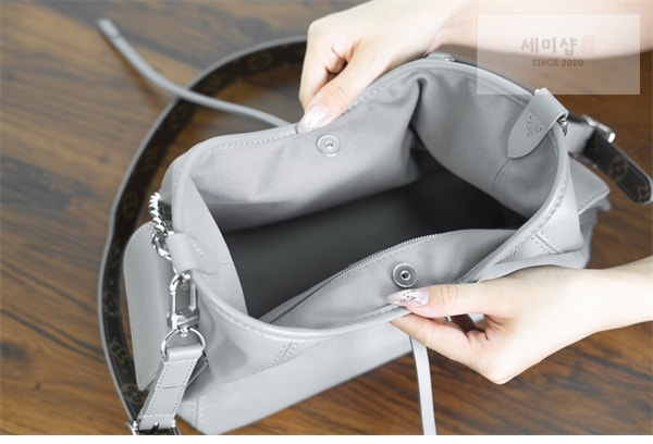 Louis Vuitton 루이비통 캐리올 카고 바이브 PM M12583 그레이 Bag 20번 이미지