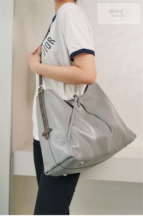 Louis Vuitton 루이비통 캐리올 카고 MM M25143 그레이 Bag 1번 이미지