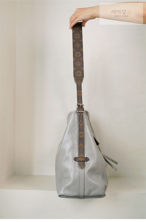 Louis Vuitton 루이비통 캐리올 카고 MM M25143 그레이 Bag 15번 이미지