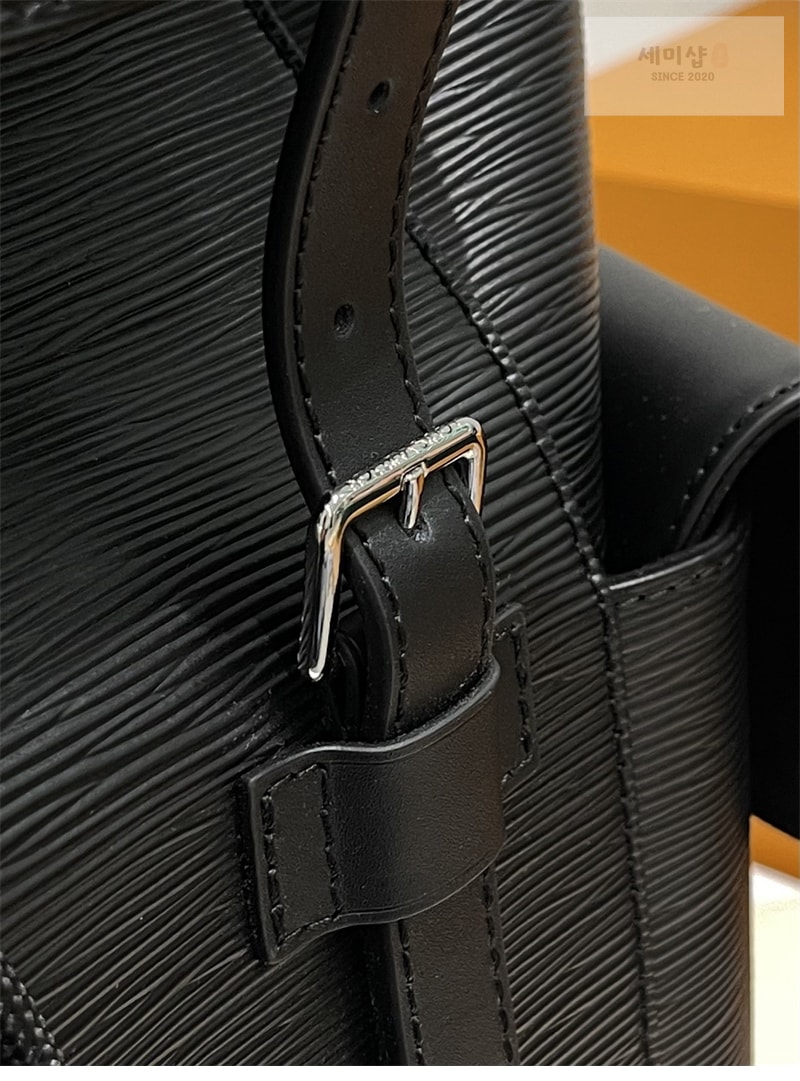Louis Vuitton 루이비통 크리스토퍼 MM 에피 블랙 M24326 에피 Bag 8번 이미지