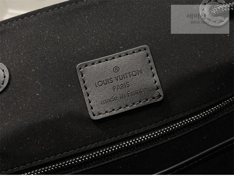 Louis Vuitton 루이비통 크리스토퍼 MM 에피 블랙 M24326 에피 Bag 14번 이미지