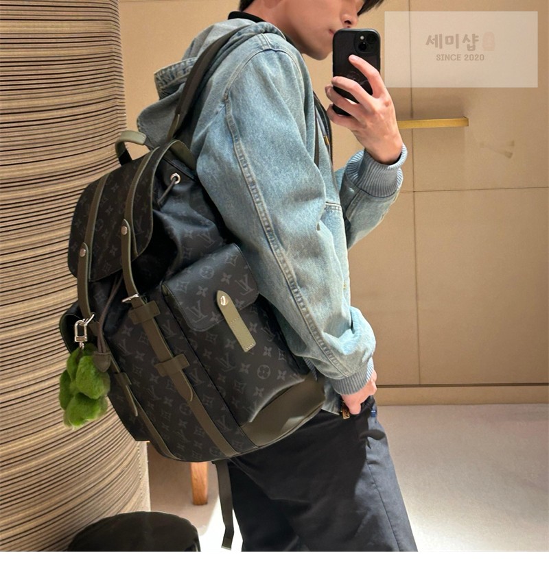 Louis Vuitton 루이비통 크리스토퍼 MM 이클립스 모노그램 이클립스 모노그램 Bag 2번 이미지