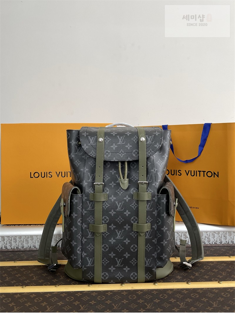 Louis Vuitton 루이비통 크리스토퍼 MM 이클립스 모노그램 이클립스 모노그램 Bag 4번 이미지
