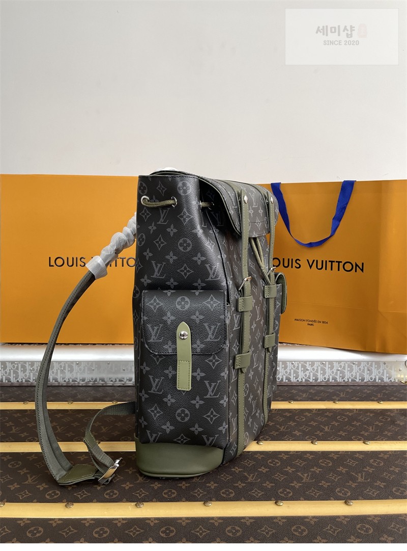 Louis Vuitton 루이비통 크리스토퍼 MM 이클립스 모노그램 이클립스 모노그램 Bag 5번 이미지