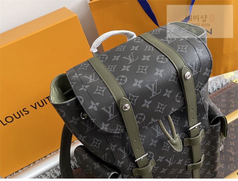 Louis Vuitton 루이비통 크리스토퍼 MM 이클립스 모노그램 이클립스 모노그램 Bag 6번 이미지
