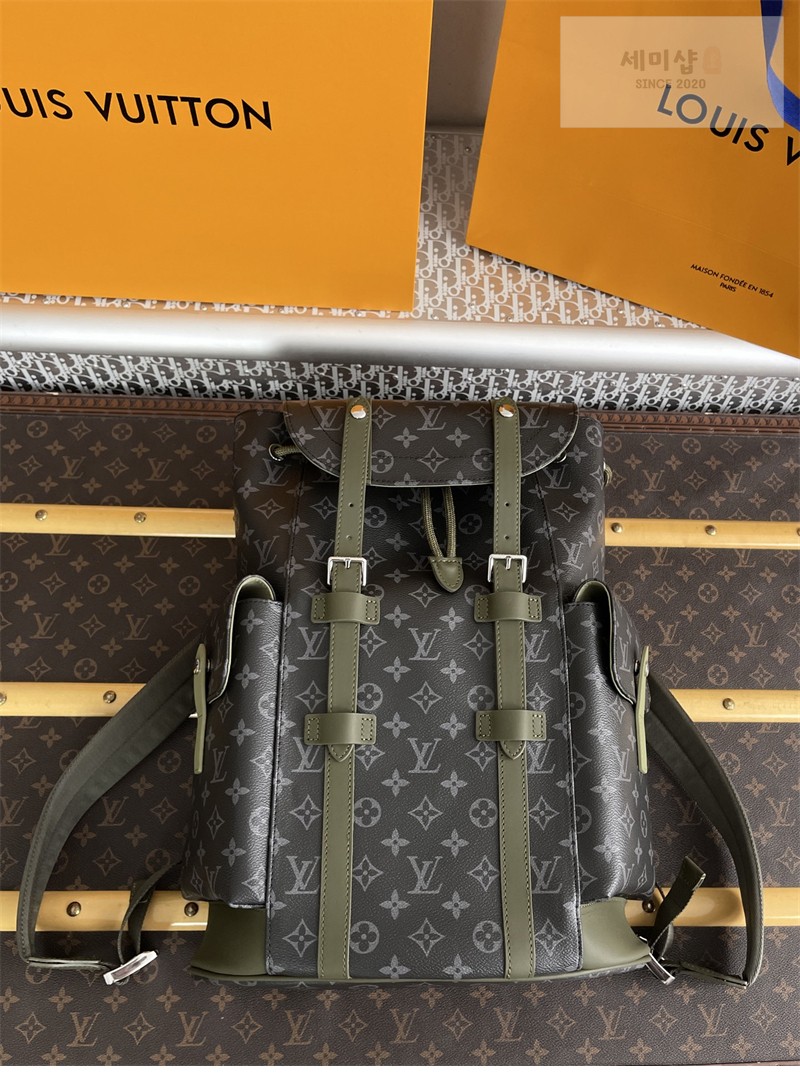 Louis Vuitton 루이비통 크리스토퍼 MM 이클립스 모노그램 이클립스 모노그램 Bag 7번 이미지