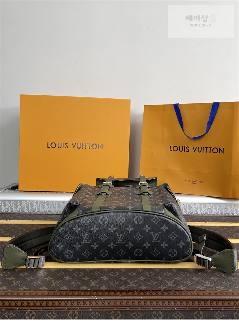 Louis Vuitton 루이비통 크리스토퍼 MM 이클립스 모노그램 이클립스 모노그램 Bag 8번 이미지
