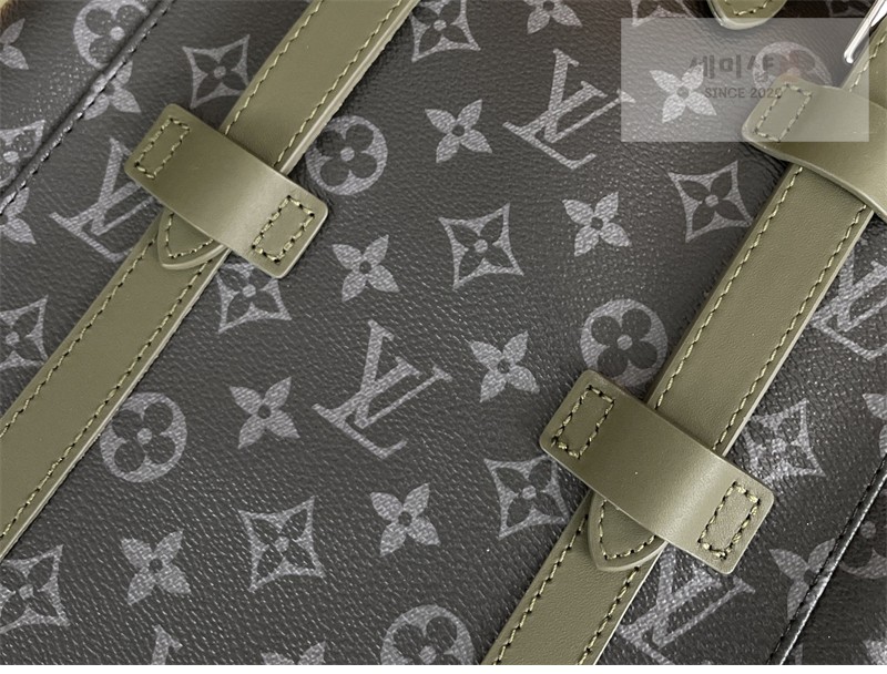 Louis Vuitton 루이비통 크리스토퍼 MM 이클립스 모노그램 이클립스 모노그램 Bag 9번 이미지