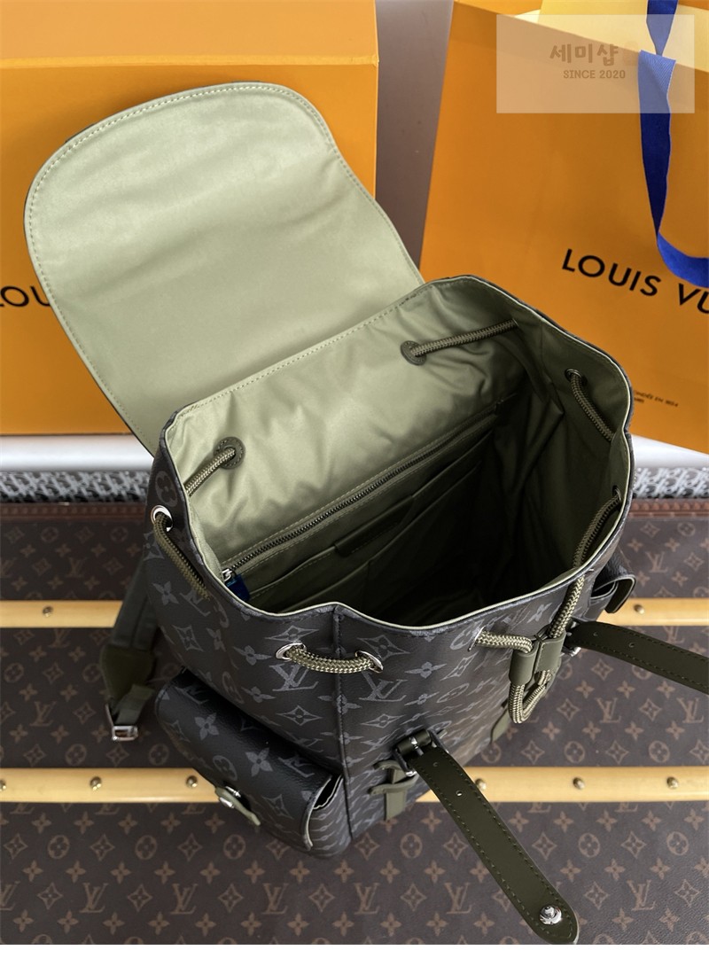 Louis Vuitton 루이비통 크리스토퍼 MM 이클립스 모노그램 이클립스 모노그램 Bag 12번 이미지