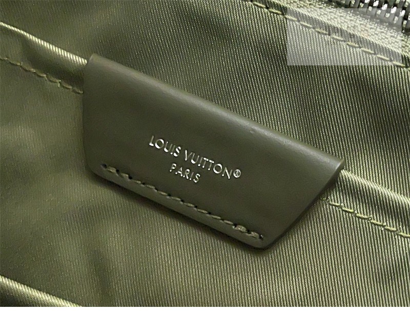 Louis Vuitton 루이비통 크리스토퍼 MM 이클립스 모노그램 이클립스 모노그램 Bag 14번 이미지