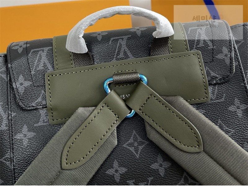 Louis Vuitton 루이비통 크리스토퍼 MM 이클립스 모노그램 이클립스 모노그램 Bag 15번 이미지