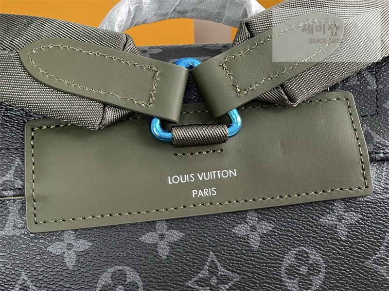 Louis Vuitton 루이비통 크리스토퍼 MM 이클립스 모노그램 이클립스 모노그램 Bag 16번 이미지